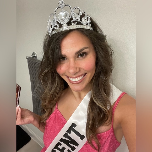 Nurse. Dog Mama. Chronic illness fighter. Shopping addict 🧾 - Picture 2 of 2